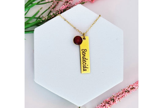 Collar "Bendecida" – Acero Inoxidable Dorado con Perla Roja