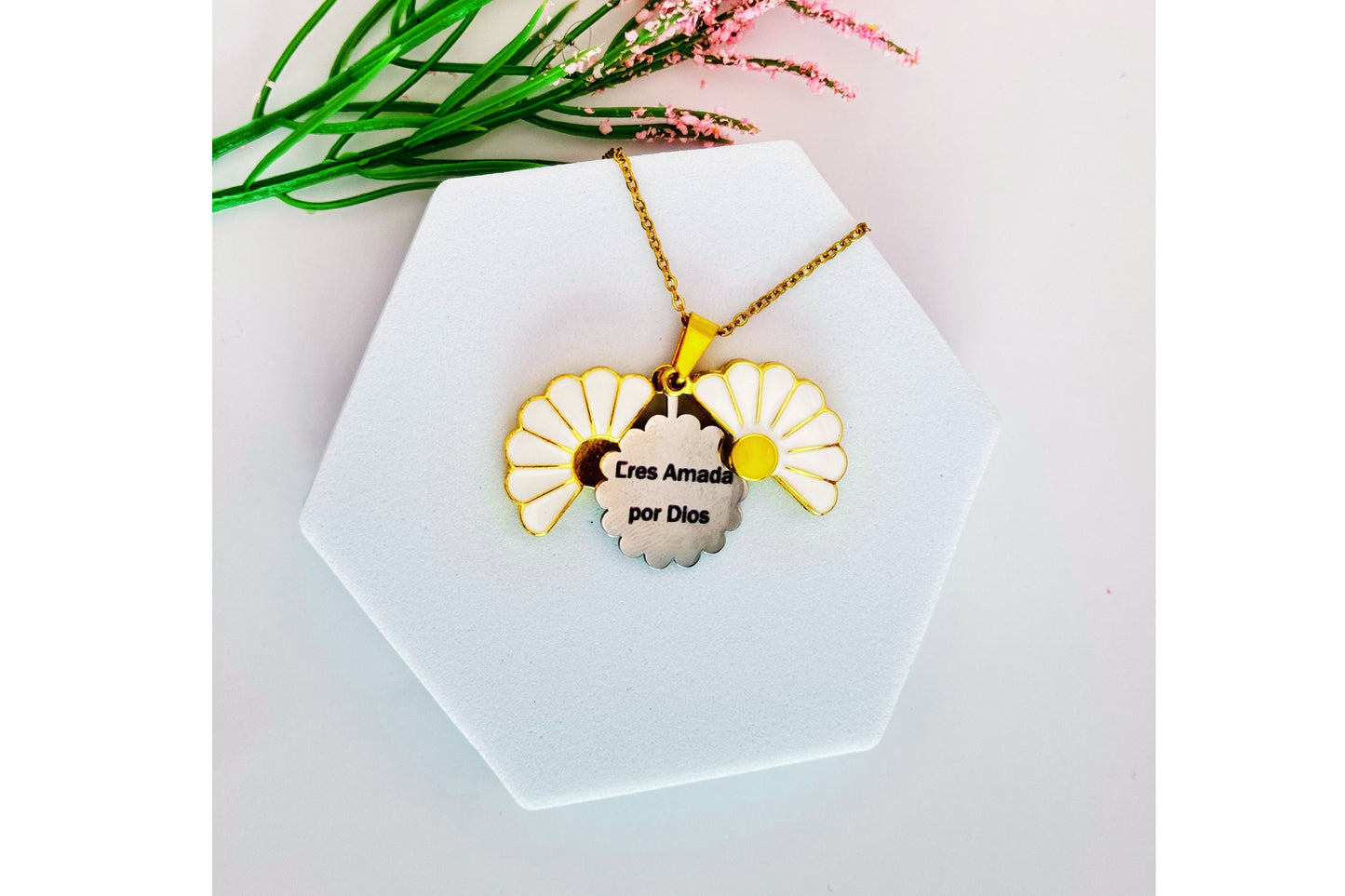 Collar "Eres amada por Dios" – Margarita Abre y Cierra