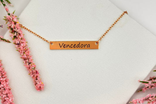 Collar "Vencedora" – Acero Inoxidable Grabado
