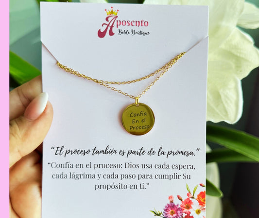 Collar "Confía en el proceso"  Perla en Concha de Acero Inoxidable