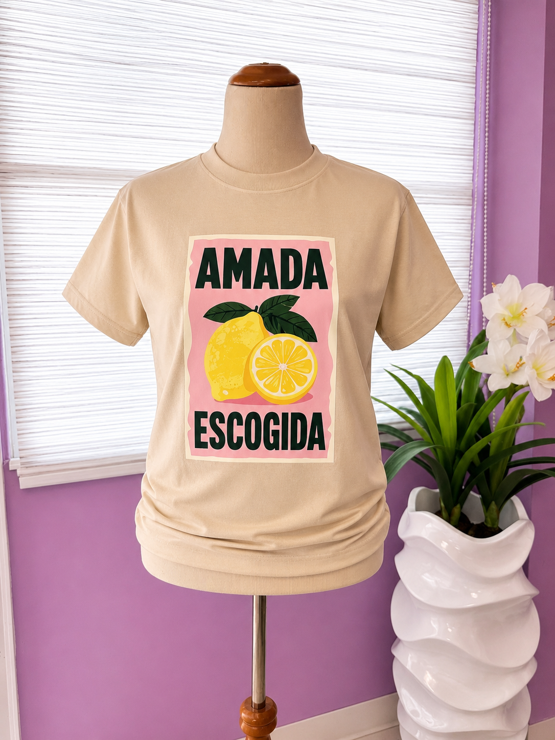 Amada y Escogida | Camiseta Cristiana para Mujer
